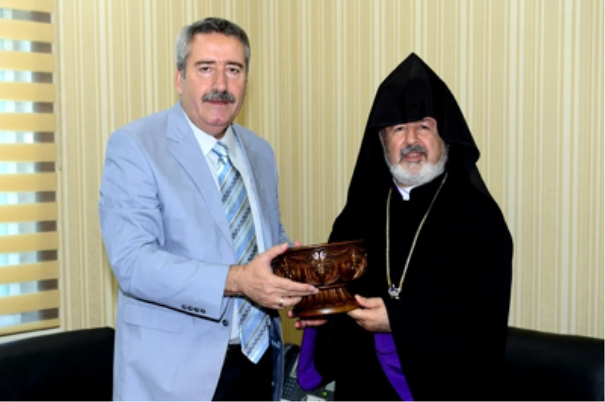 Başepiskopos Ateşyan, Vali Kıraç\'ı Ziyaret Etti
