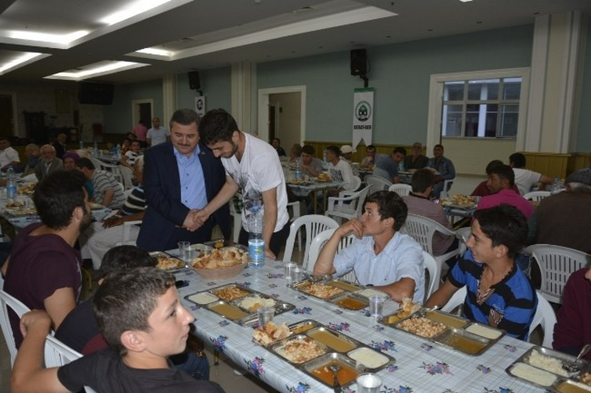 Fatsa Belediye Başkanı Anlayan, Vatandaşlarla İftar Açtı