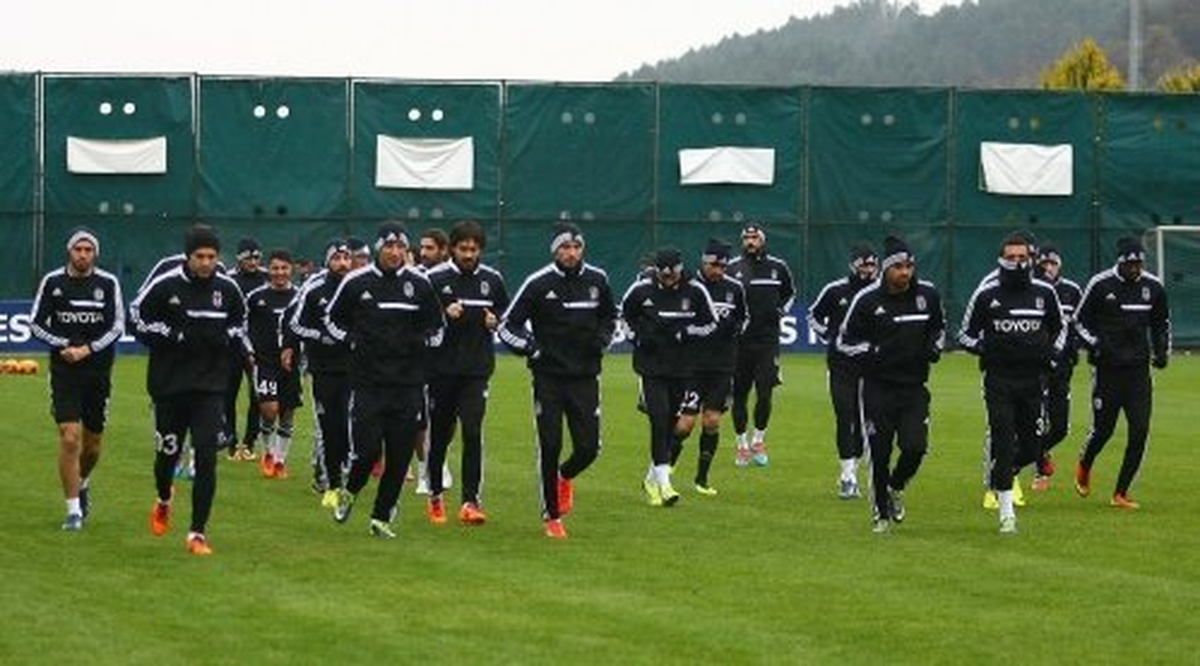 Beşiktaş Yağmur Altında Çalıştı