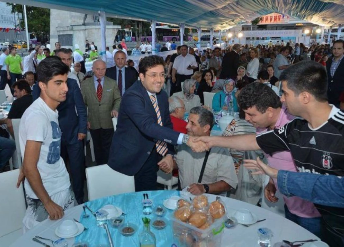 Beşiktaşlılar, Belediyenin İftar Çadırında Oruç Açtı