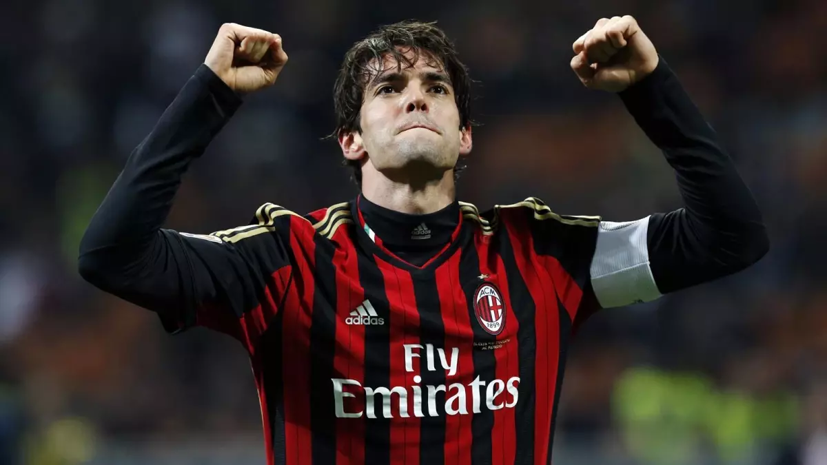 Kaka Milan\'dan Ayrılıp Sao Paulo\'nun Yolunu Tuttu