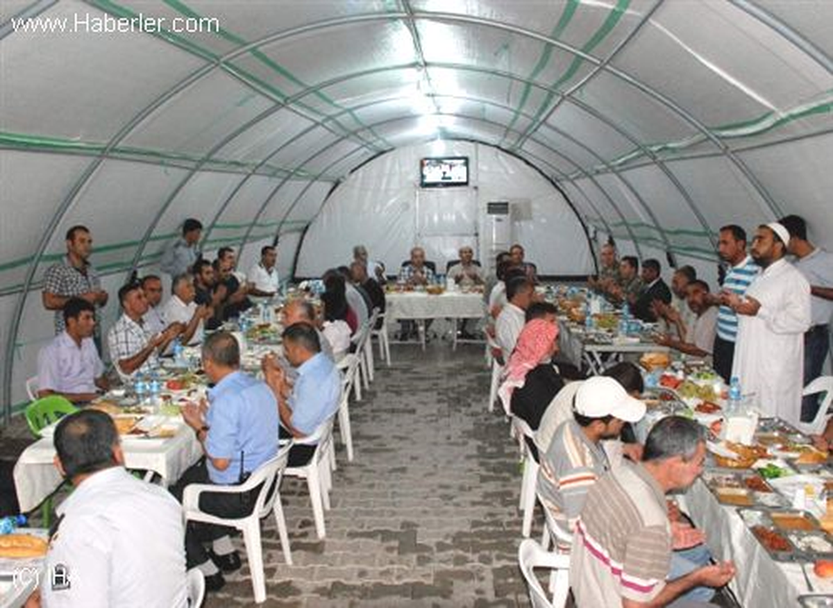 Çadırkentte Suriyelilerle İftar