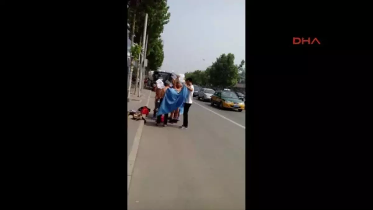 Çin\'deki Yaşlı Kadınlar Çıplak Protesto Eylemi Düzenledi