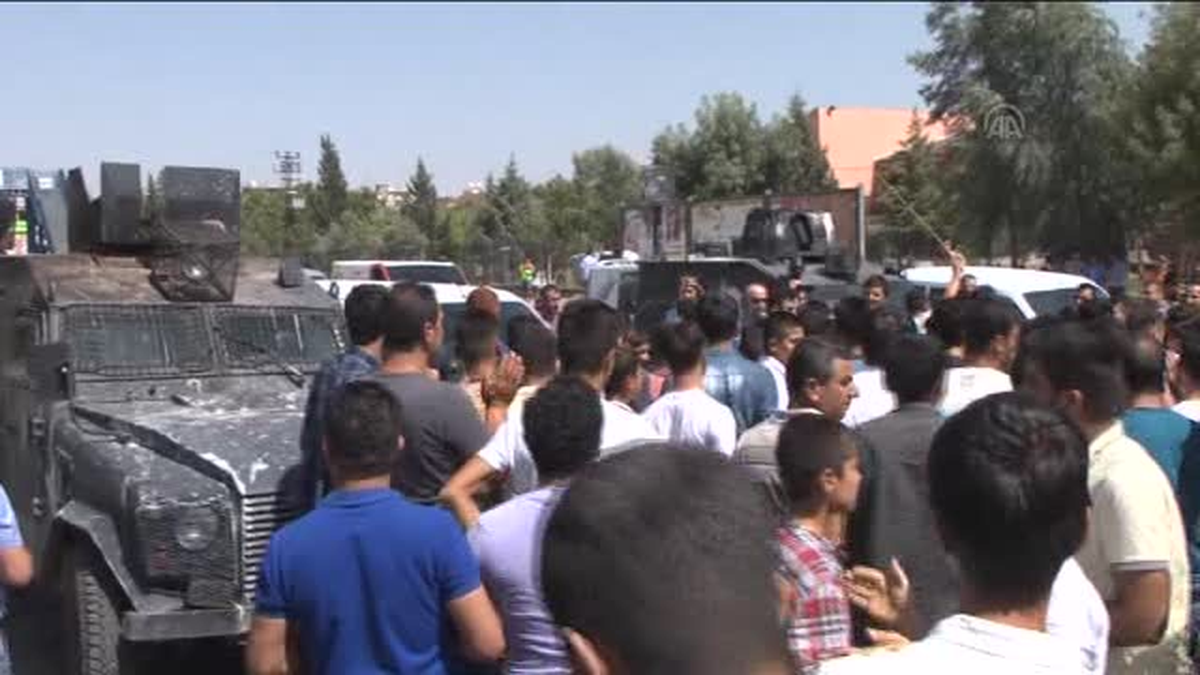 DEDAŞ binasını ateşe verdiler -