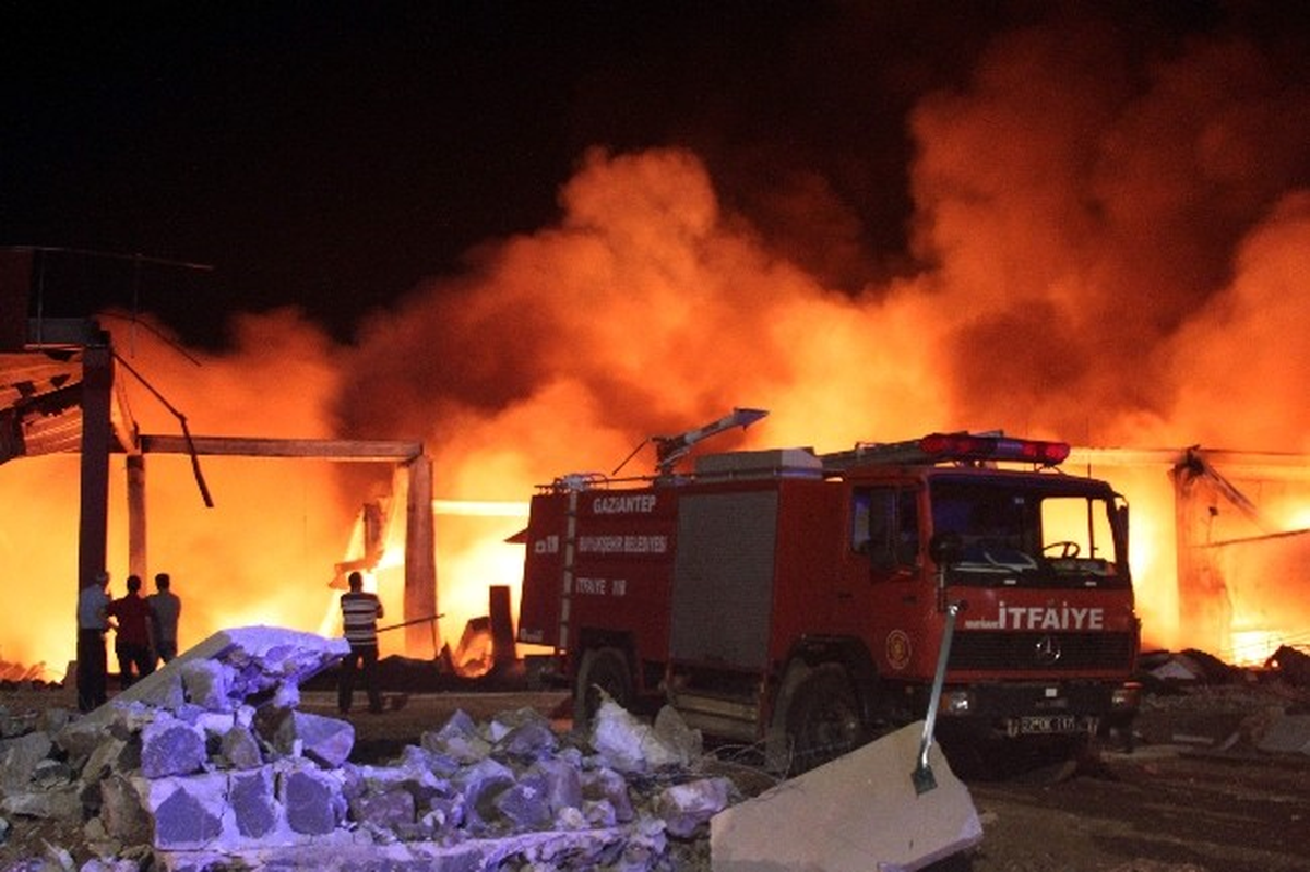 Gaziantep\'teki Fabrika Yangını Devam Ediyor