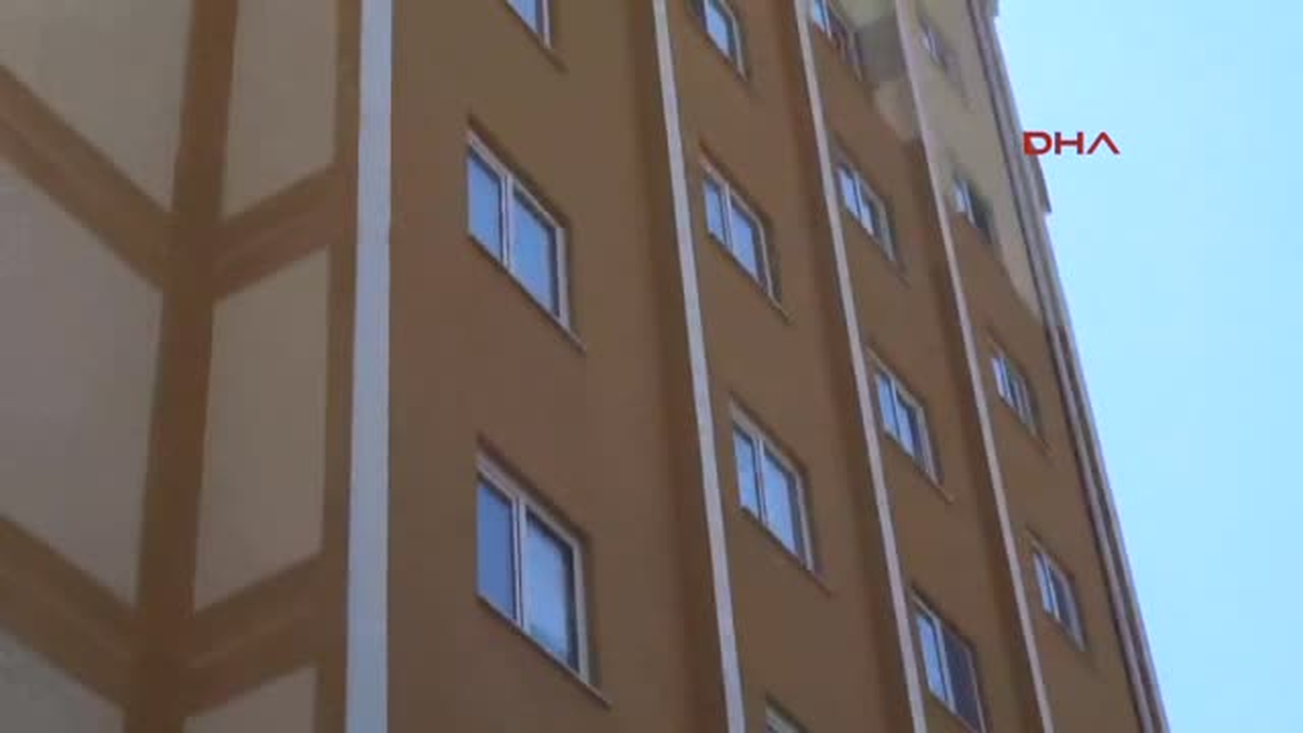 Hamile Kadın 5\'inci Katta İntihara Kalkıştı