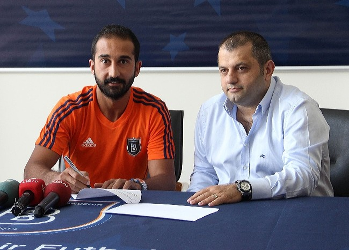 İstanbul Başakşehir, Volkan Babacan\'ı Renklerine Bağladı