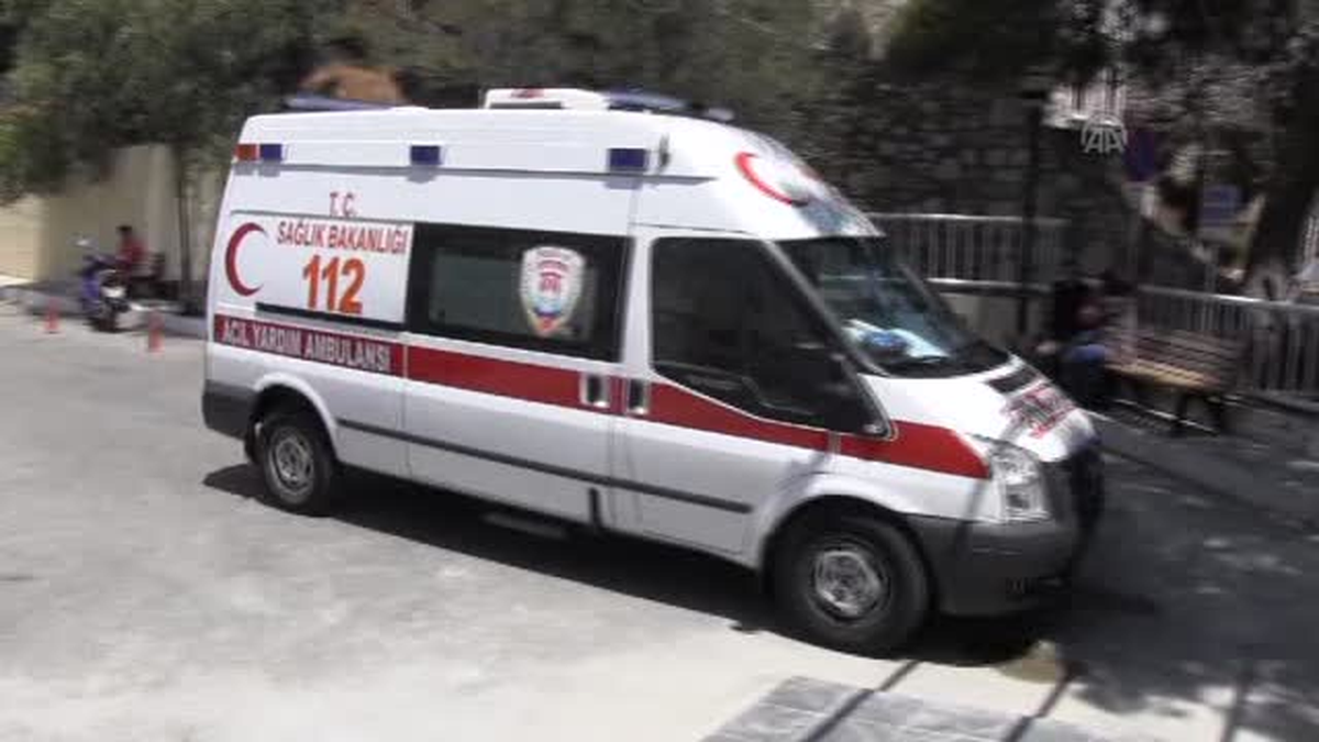 Kamyonet yayaya çarptı -