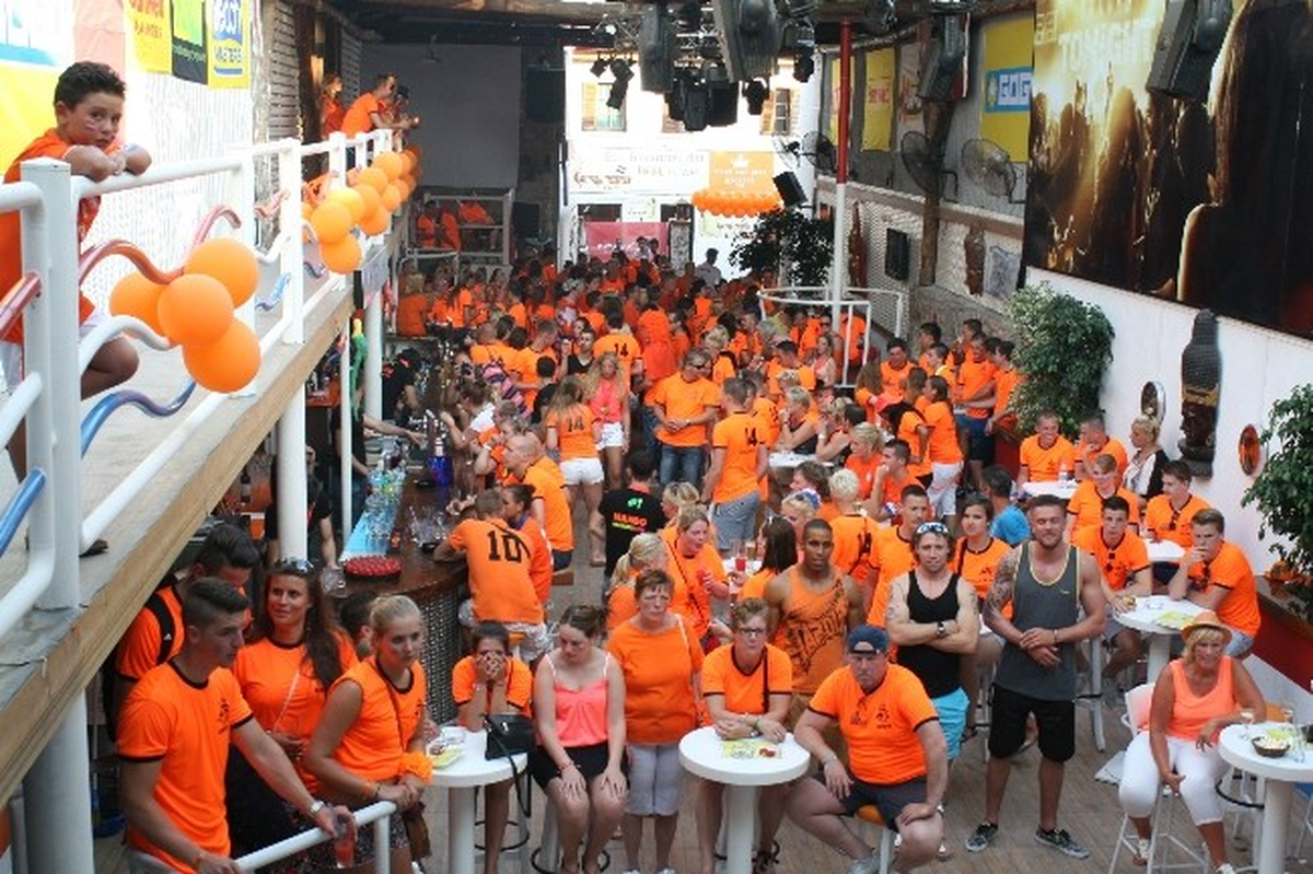 Marmaris\'te Hollandalılar Çeyrek Final Maçını Coşkuyla İzledi