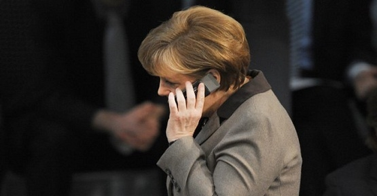 Merkel\'in Yeni Kriptolu Cep Telefonunu da Dinlediler
