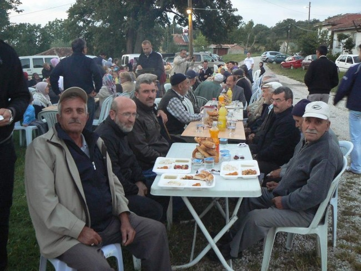 Ramazan\'ın İlk İftarında Bir Araya Geldiler