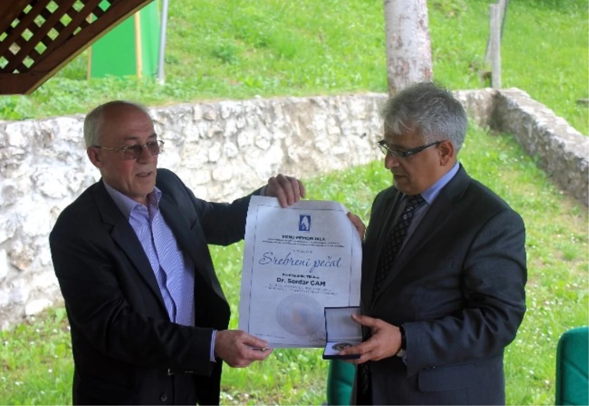 Saraybosna\'dan Tika Başkanı Dr.serdar Çam\'a Gümüş Mühür Ödülü