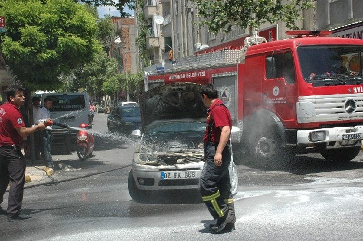 Seyir Halindeki Otomobil Yandı
