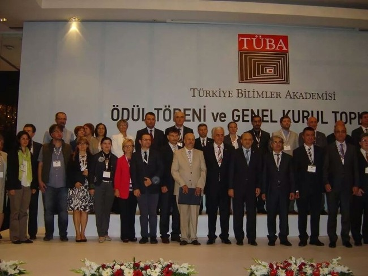 Tüba\'dan Çomü\'ye Ödül