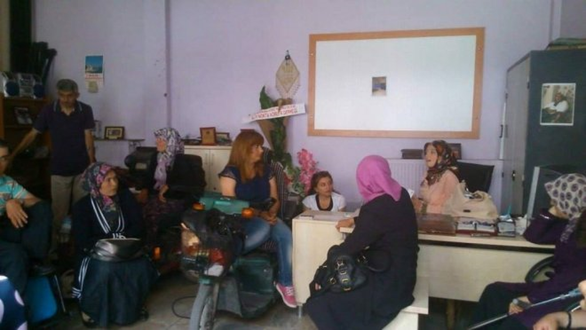 Türkiye Beyazay Derneği\'nden Rehabilitasyon Merkezlerine Ziyaret