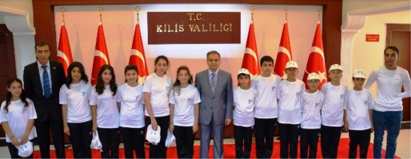 Türkiye Şampiyonları Vali Tapsız\'ı Ziyaret Etti