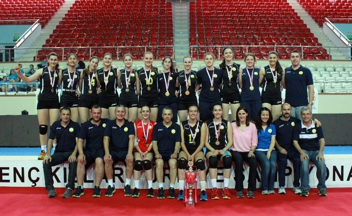 Vakıfbank\'ın Genç Kızları da Şampiyon