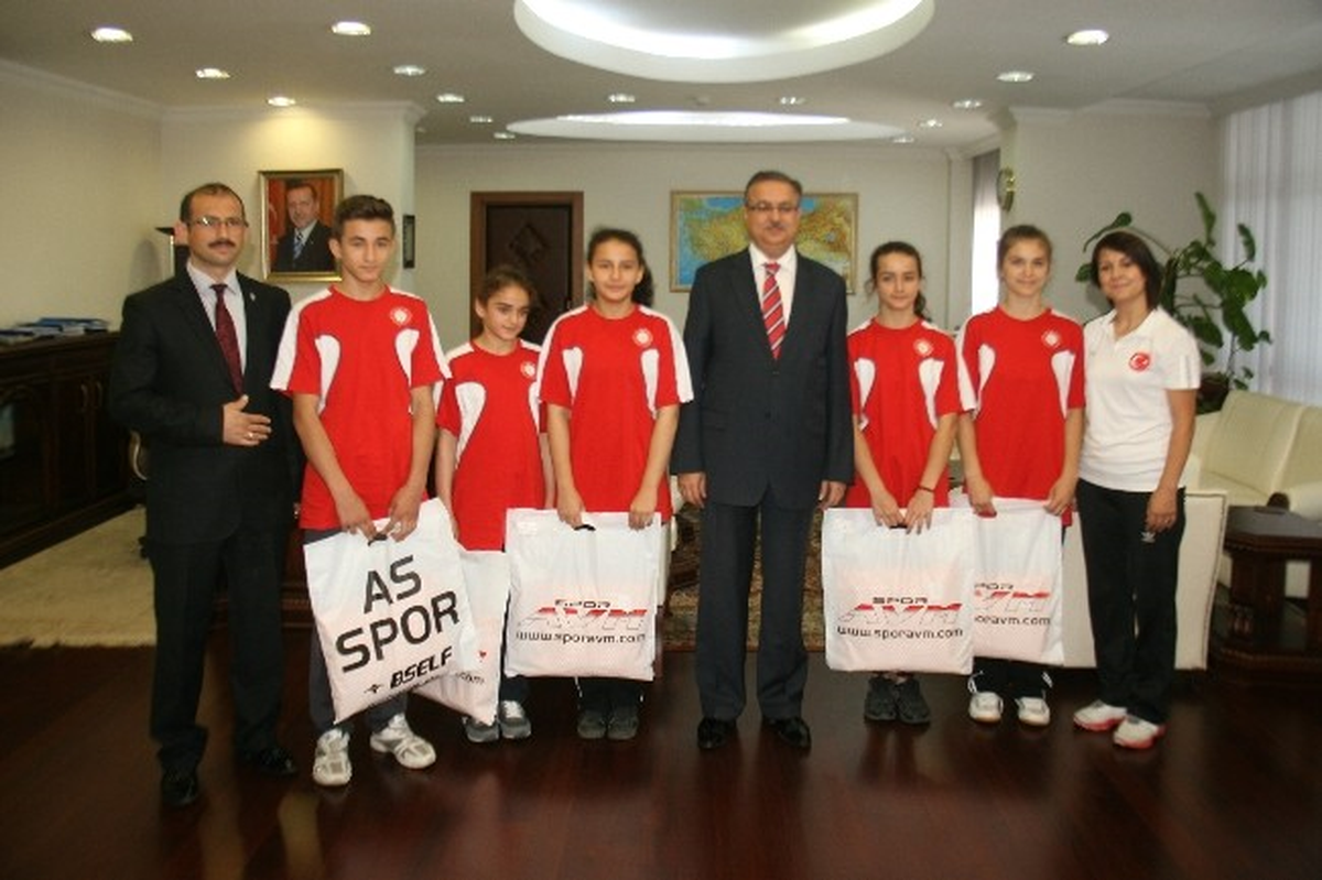 Vali Su Balkan Şampiyonasına Gidicek Sporcuları Ağırladı