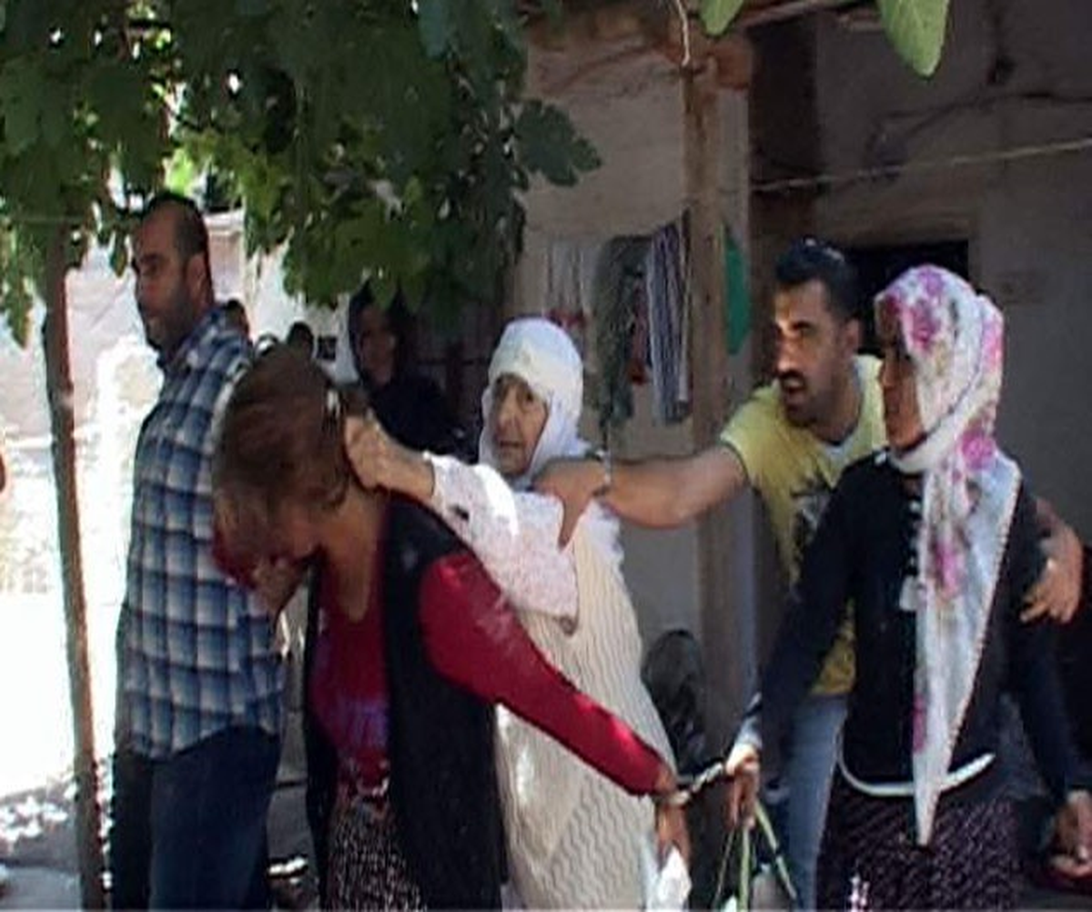 Yaşlı Kadın Evine Giren Hırsızları Döverek Engelledi