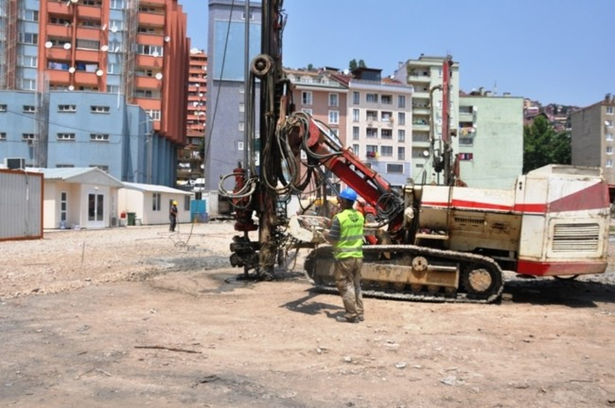 7 Katlı Otoparkta Temel Çalışması Başladı