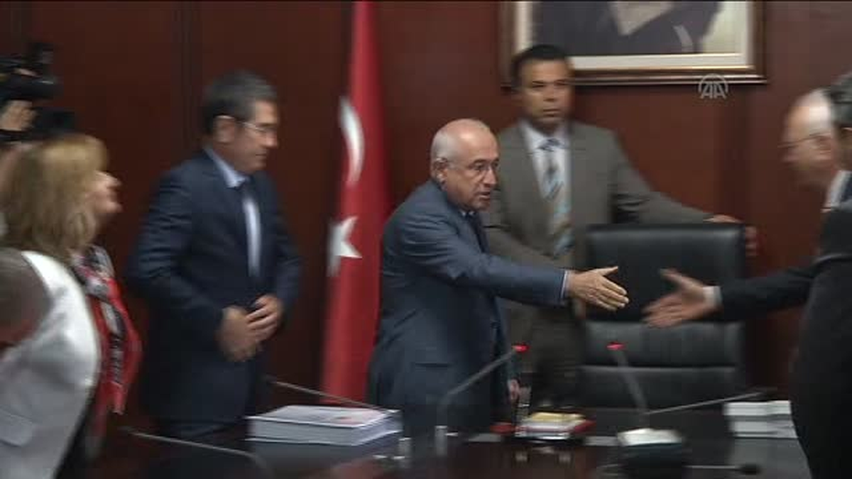 AK Parti, Erdoğan\'ın adaylık dilekçesini TBMM Başkanlığı\'na sundu - Canikli -