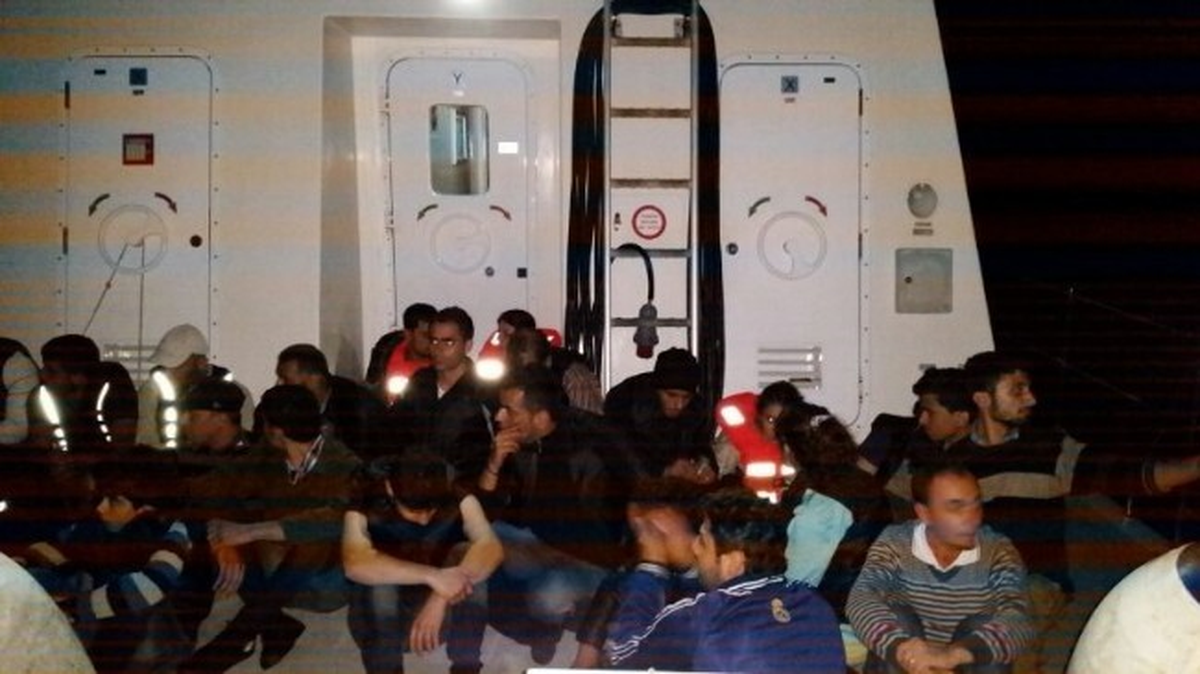 Kuşadası\'nda 29 Kaçak Göçmen Kurtarıldı