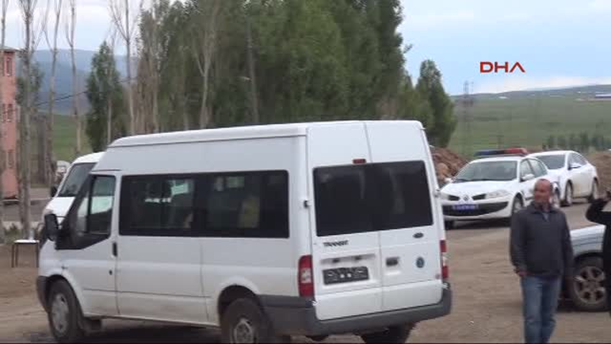 Lice\'de Yine Yol Kapatıldı, 40 Araç Mahsur