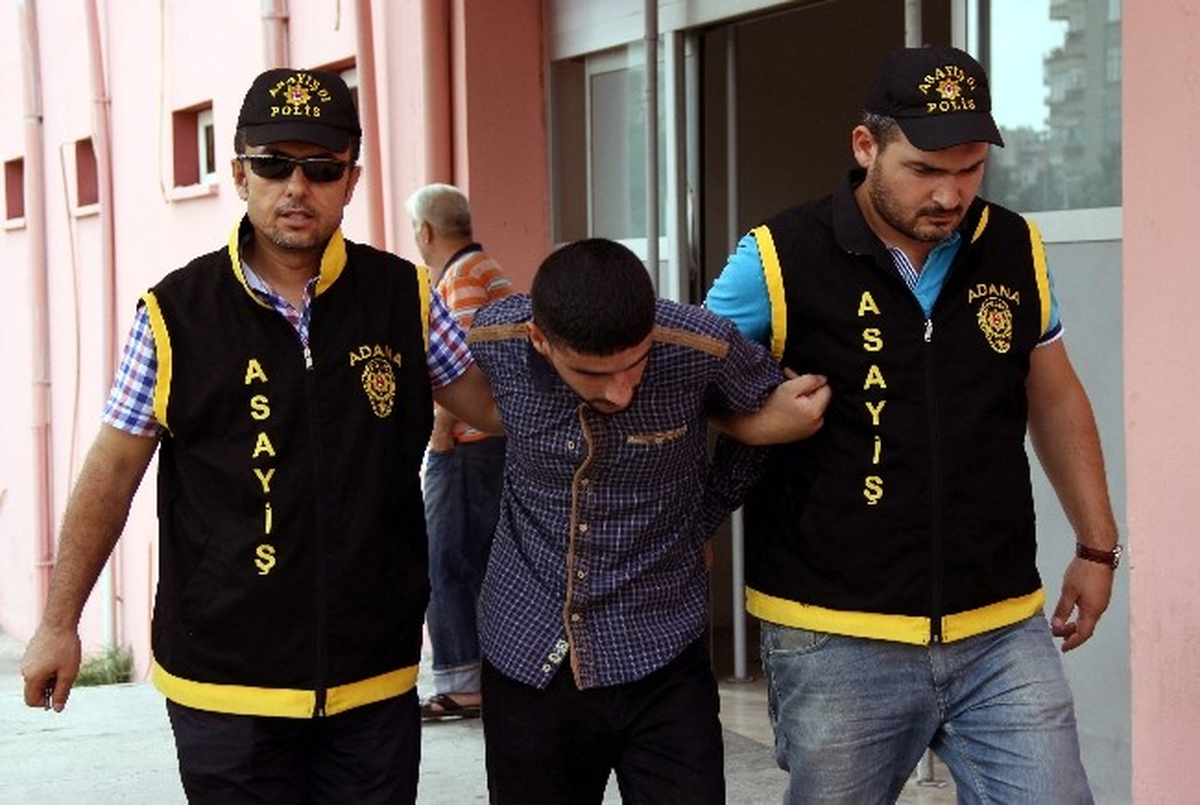 Balkondan Kaçarken Polise Yakalandı