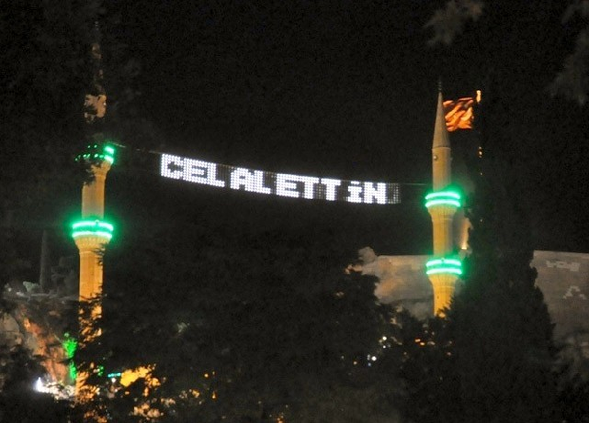 Başkan Güvenç\'in İsmi Mahyadan Kaldırıldı