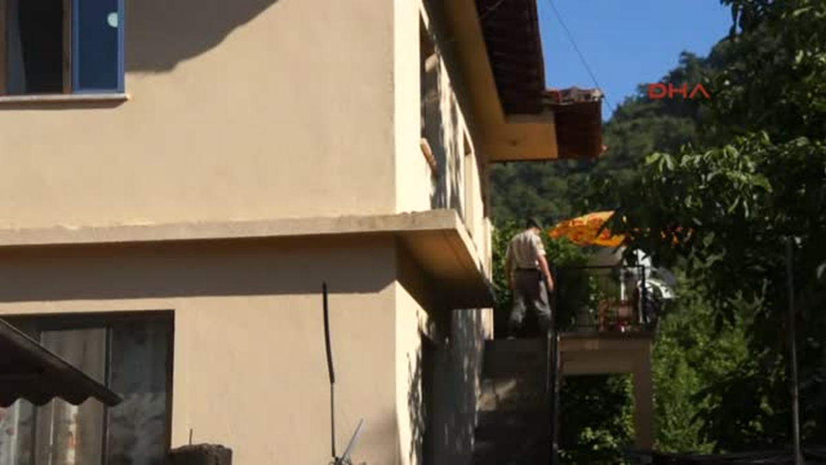Marmaris\'te Birlikte Yaşadığı Kadını Öldürüp İntihar Etti