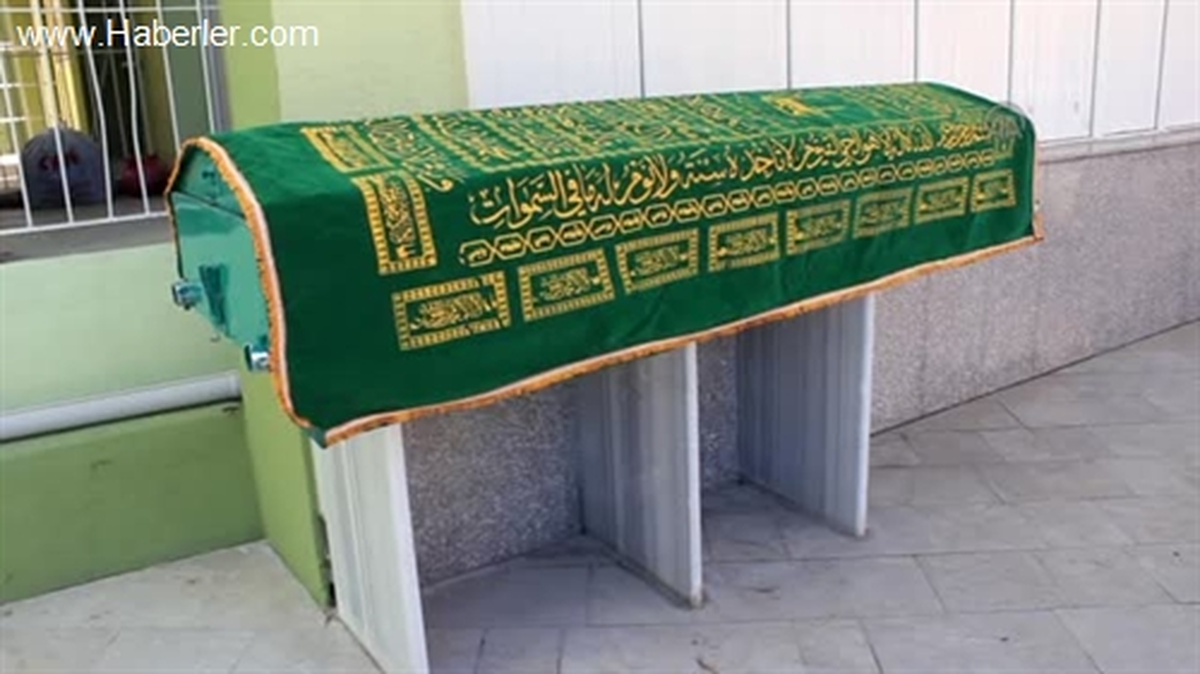 Çayda Boğulan Çocuğun Cenazesi Toprağa Verildi