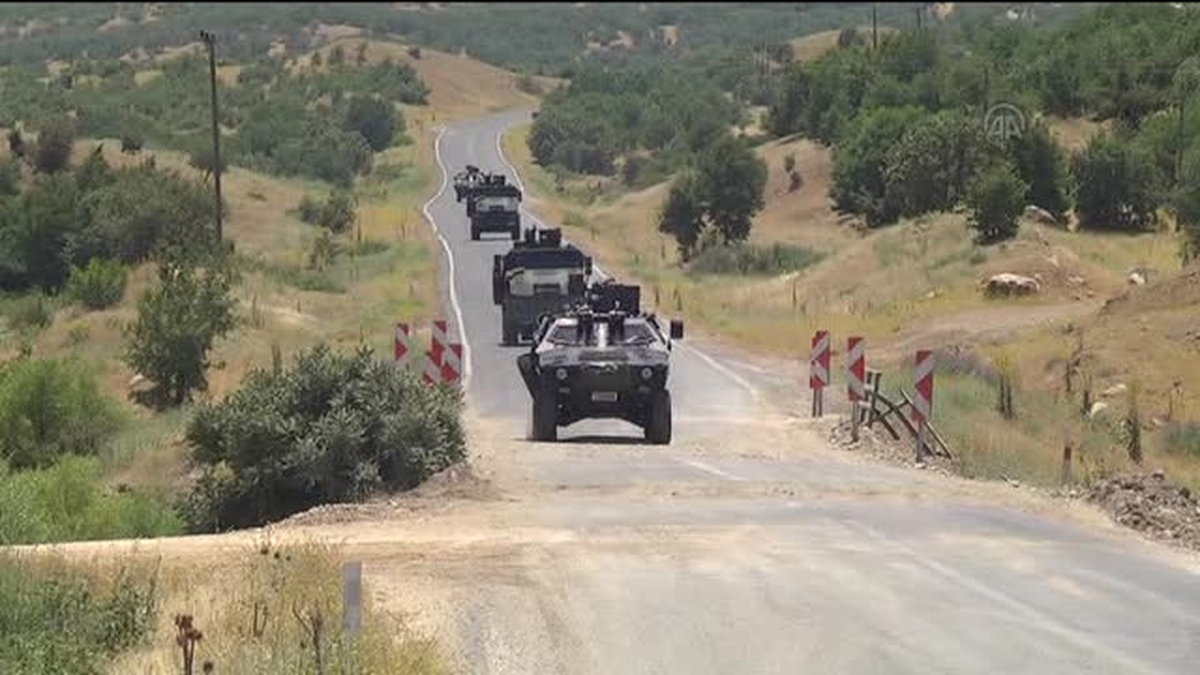 Diyarbakır\'da yol kapatma eylemi