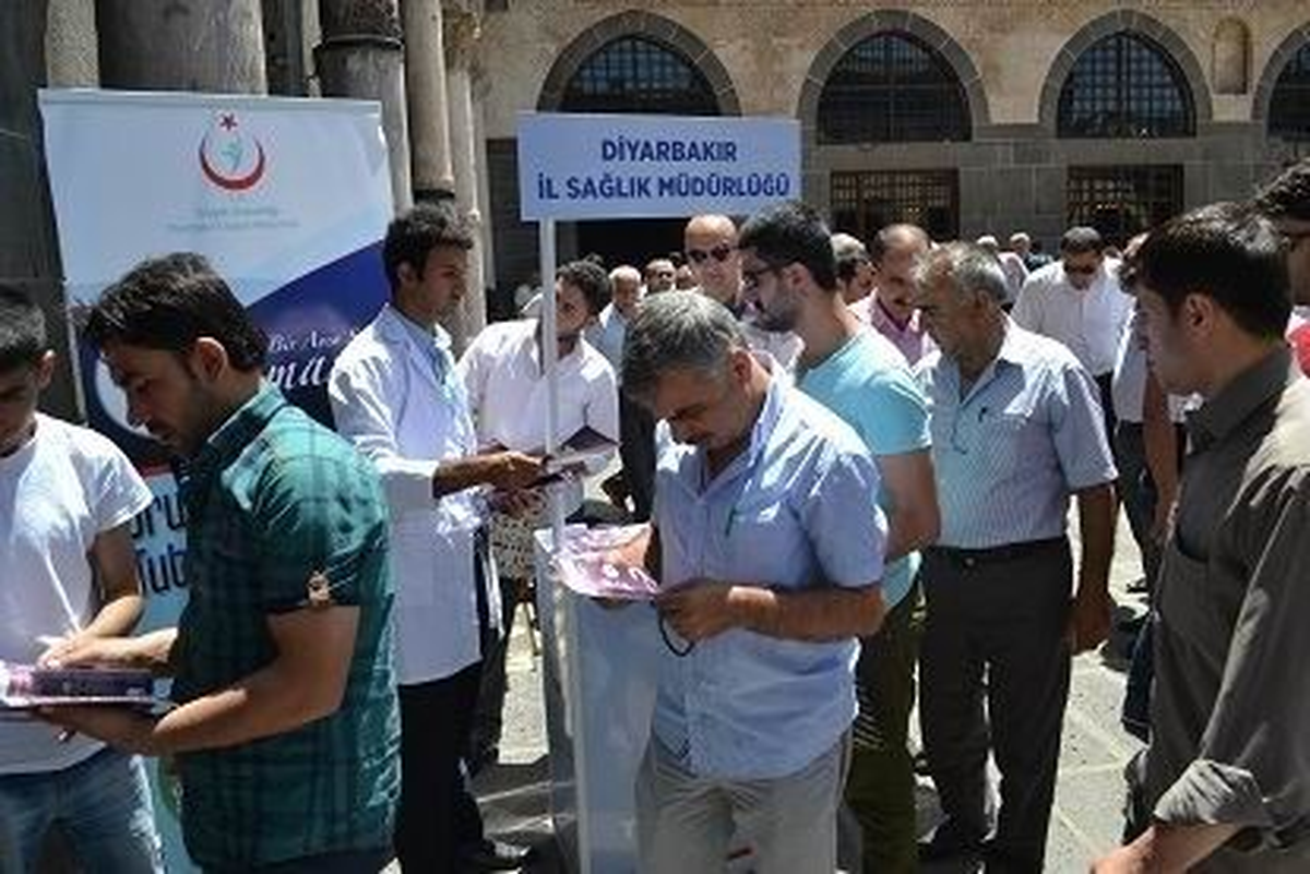 Diyarbakır İl Sağlık Müdürlüğü\'nden Ramazan Ayında Sağlıklı Beslenme Standı