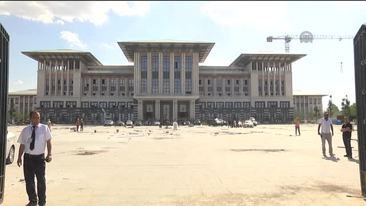 Erdoğan, Yeni Başbakanlık binası inşaatında incelemelerde bulundu -