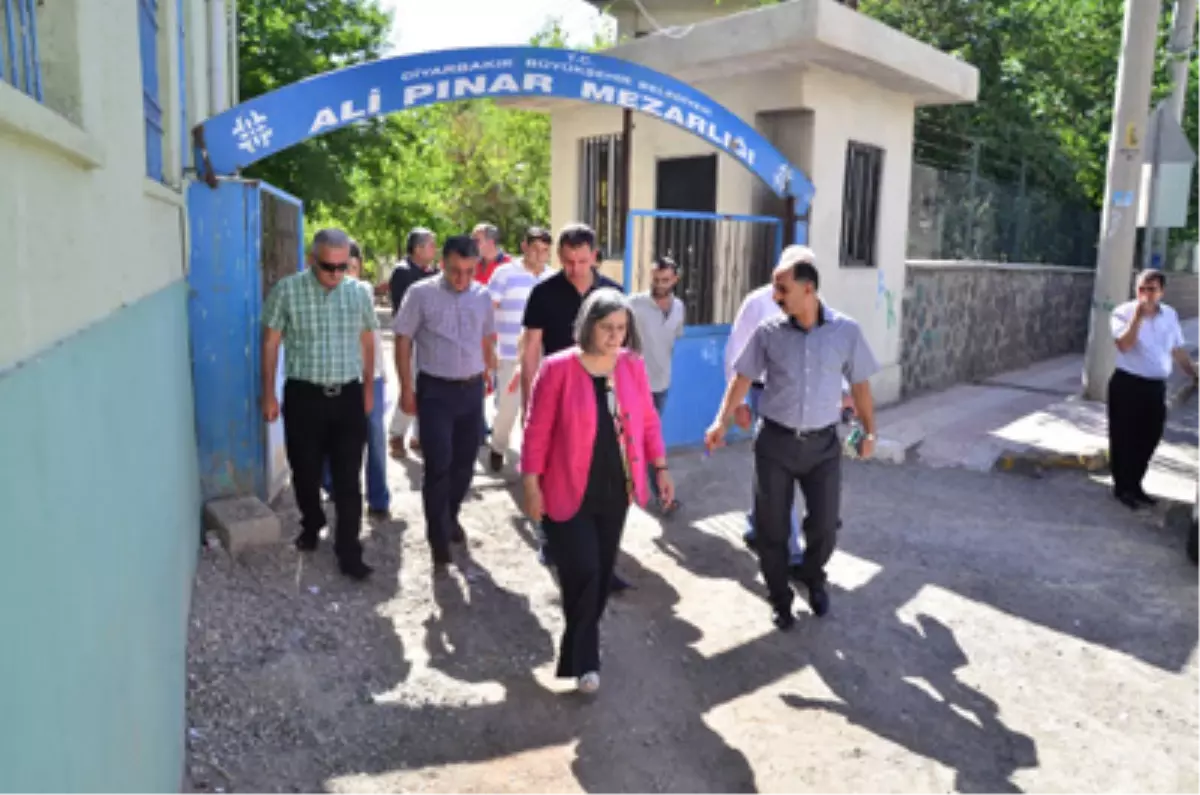 Eşbaşkanlar Mezarlıkları Denetledi