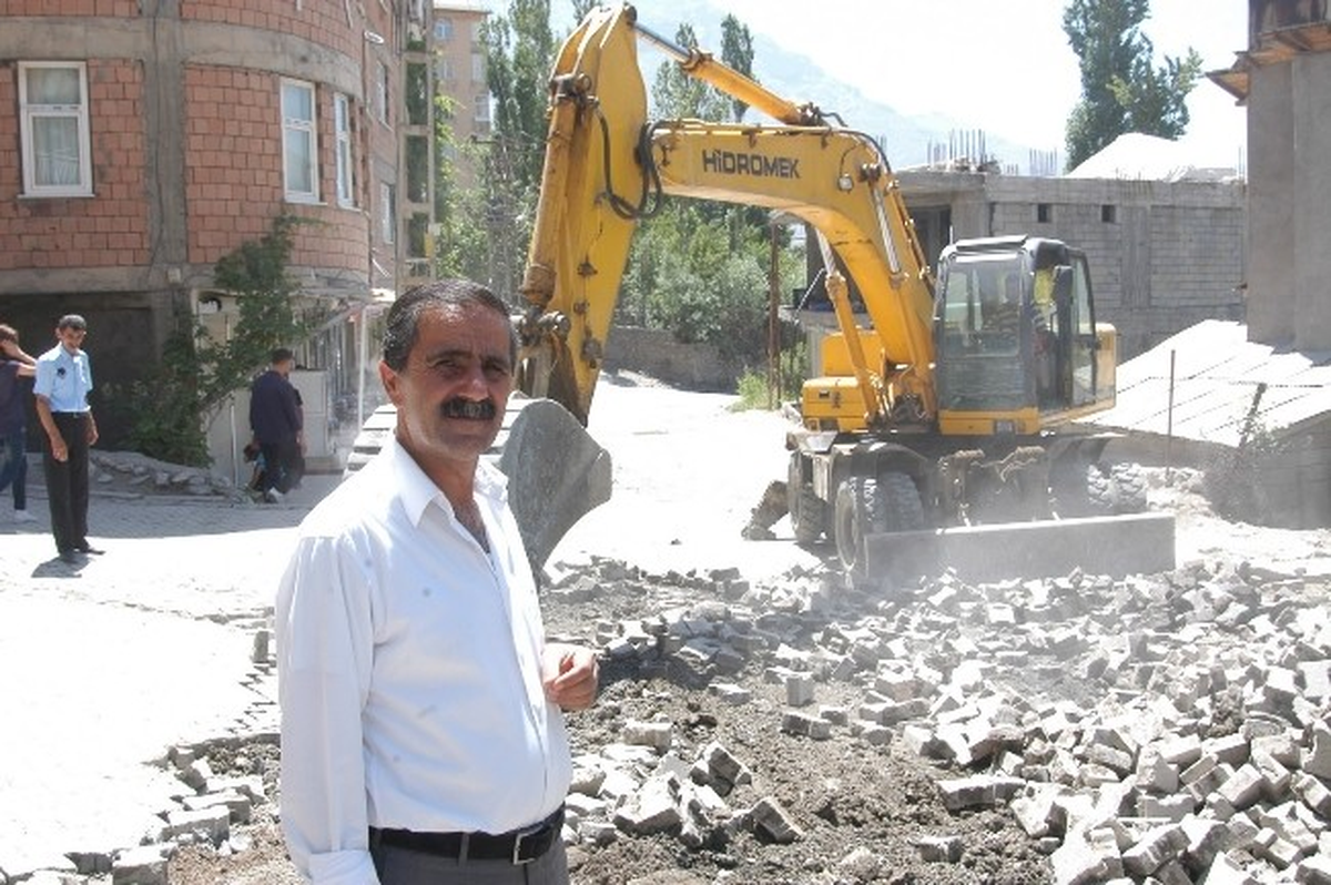 Hakkari\'de Yol Yenileme Çalışması