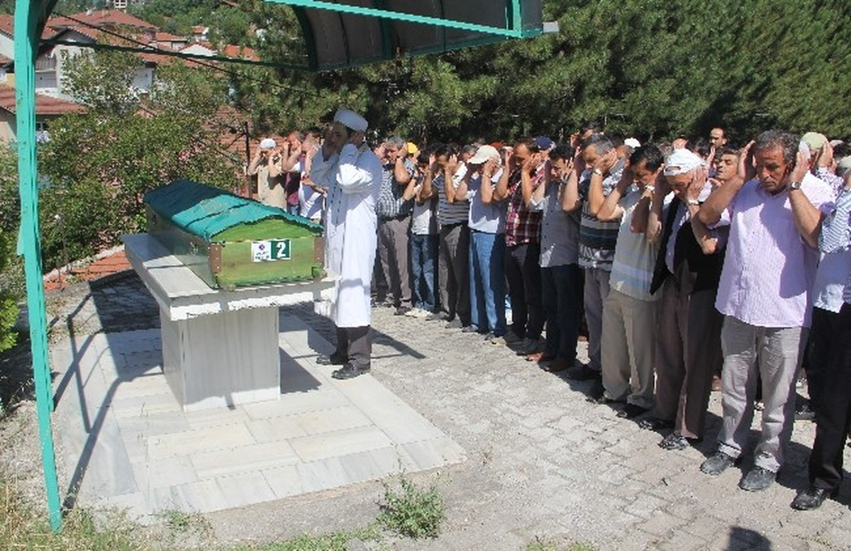 Hayatını Kaybeden Çocuk Son Yolculuğa Uğurlandı