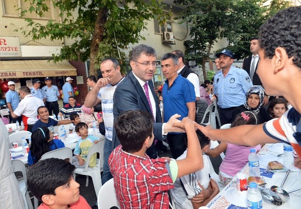 İftar Sofralarında Komşuluk Perçinleniyor