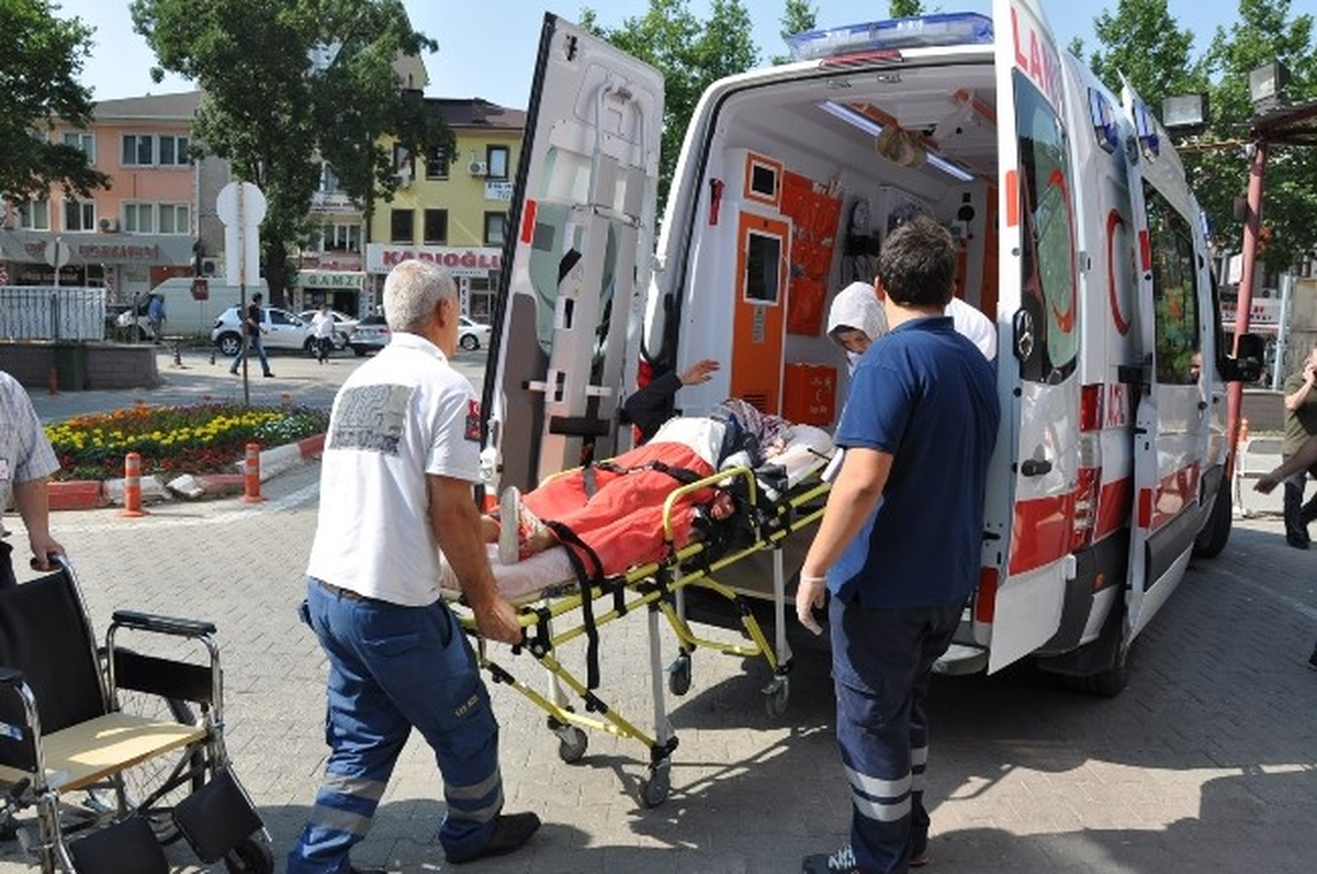 İnegöl\'deki Üç Ayrı Kazada 4 Kişi Yaralandı