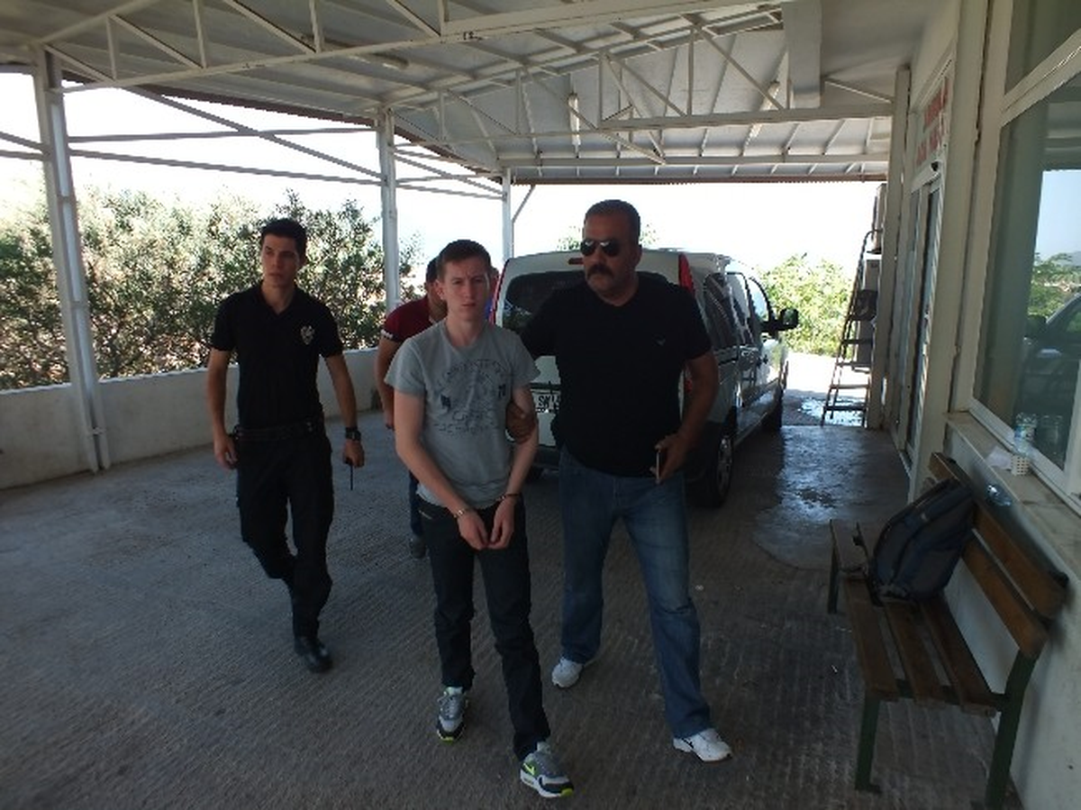 İngiliz Turist Hesap Yüzünden Tartıştığı İskoç\'u Bıçakladı