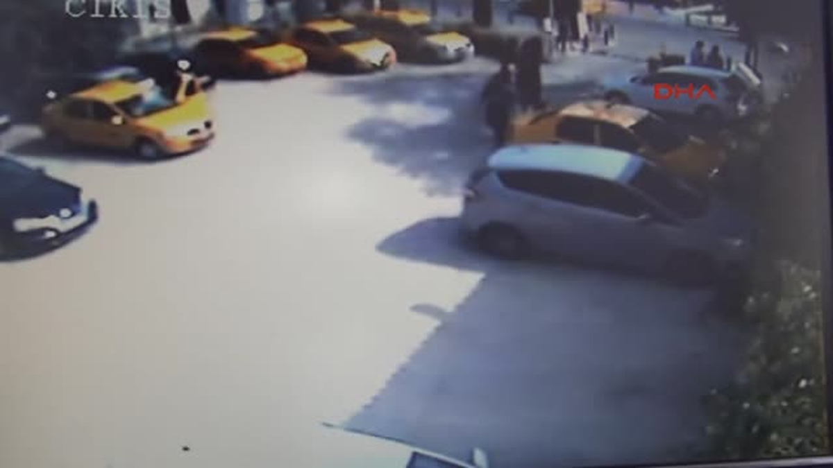 İzmir\'in Konak İlçesi Alsancak Semti\'ndeki Limana Demirleyen İtalya Bayraklı Costa Magica Adlı...