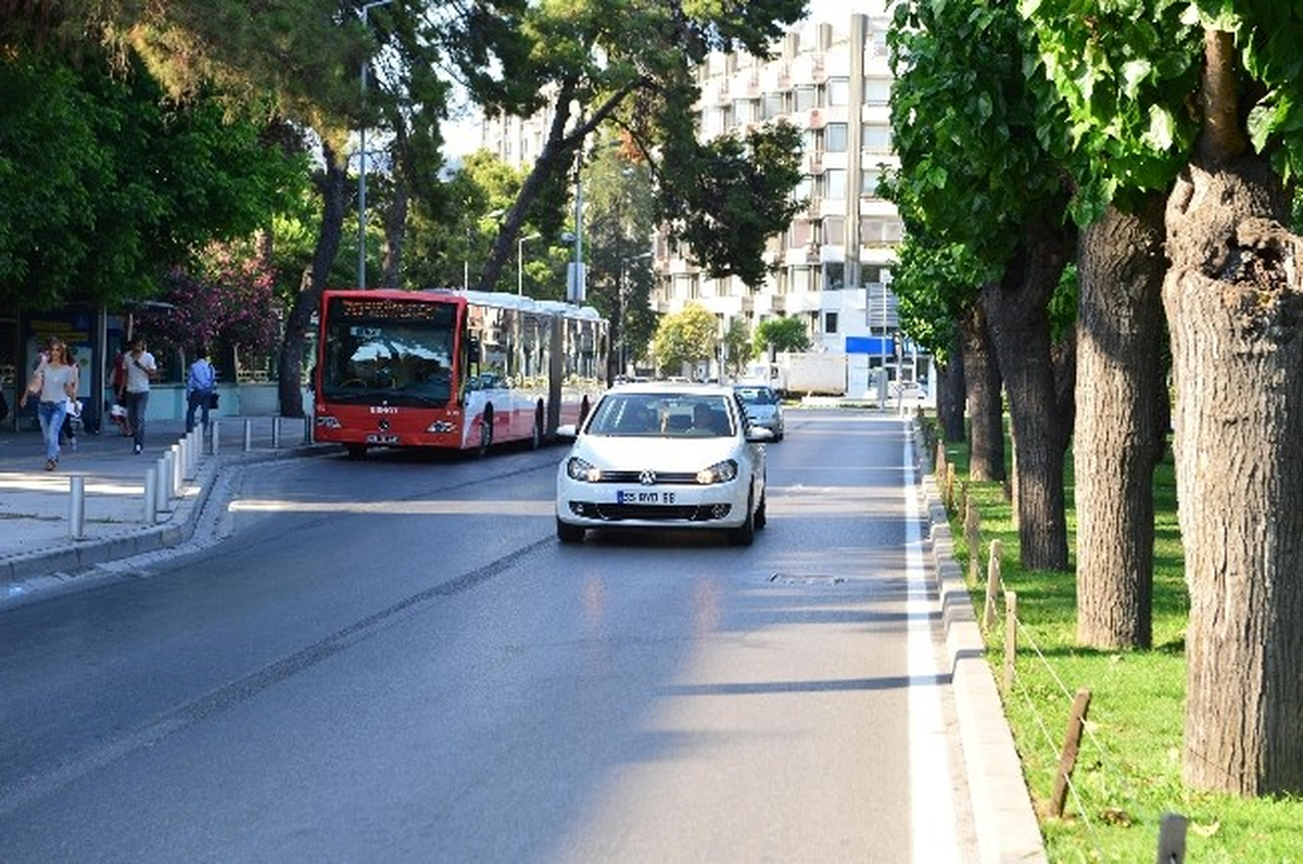 İzmir, Kent İçi Yeni Ulaşım Sistemine Alışıyor