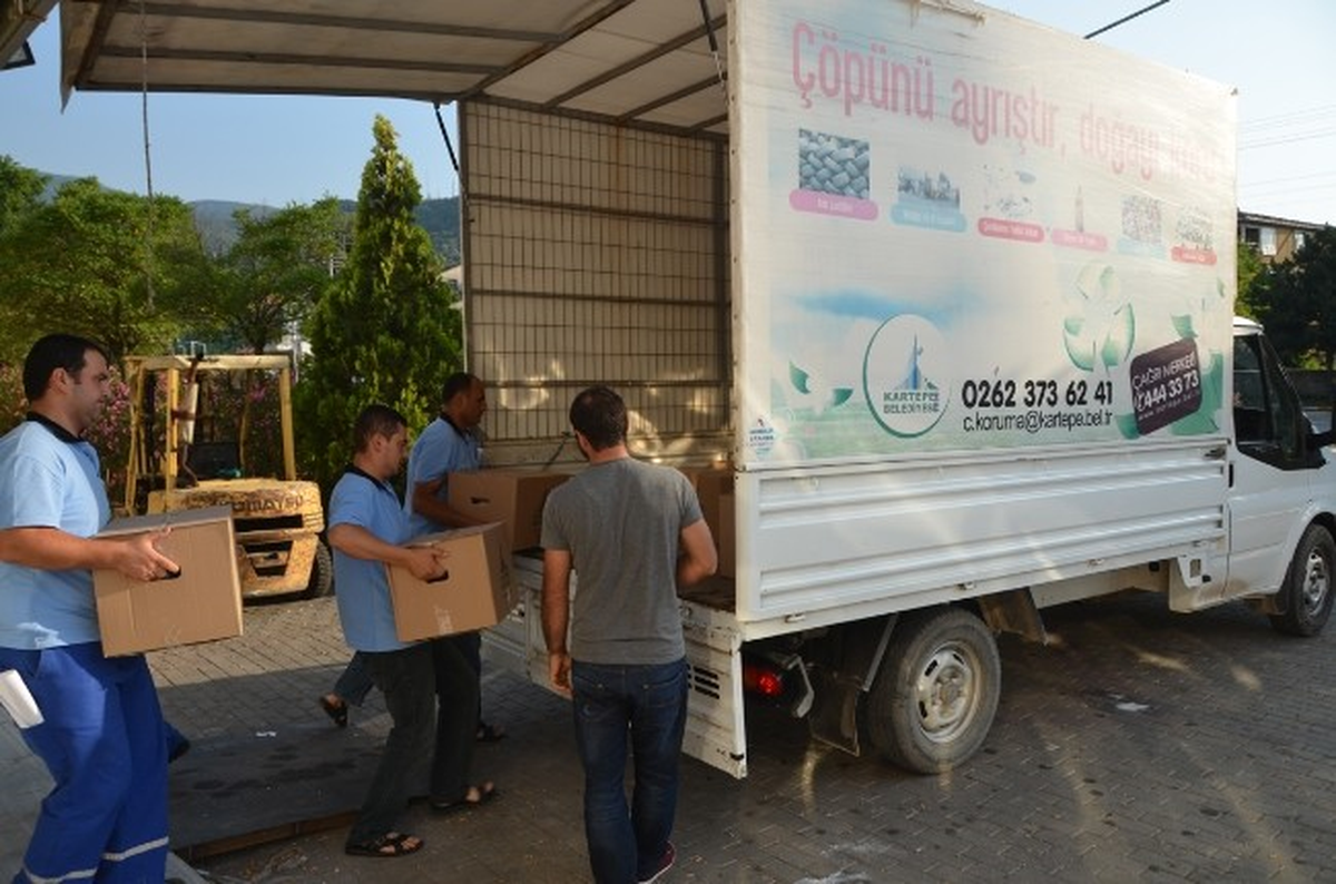 Kartepe Belediyesi\'nden 3 Bin 500 Aileye Yardım Kolisi