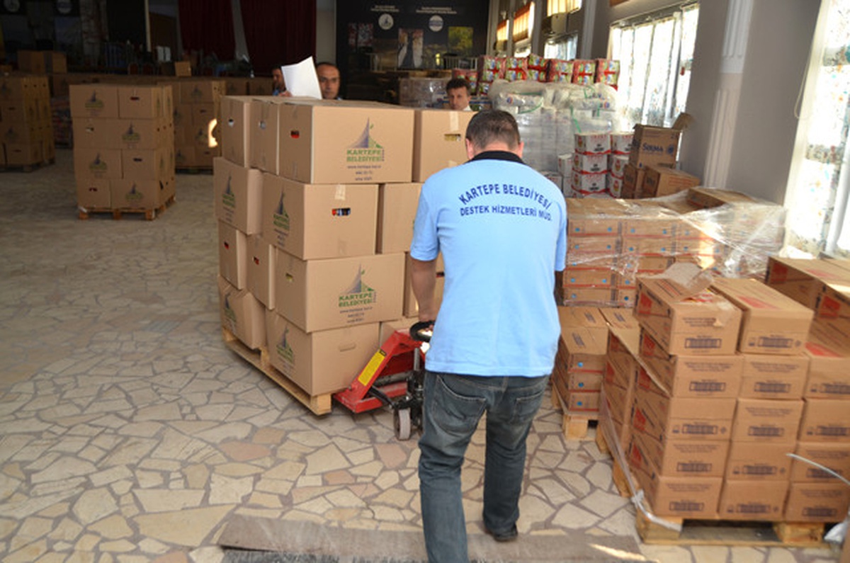 Kartepe Belediyesi\'nden 3500 Aileye Yardım Kolisi