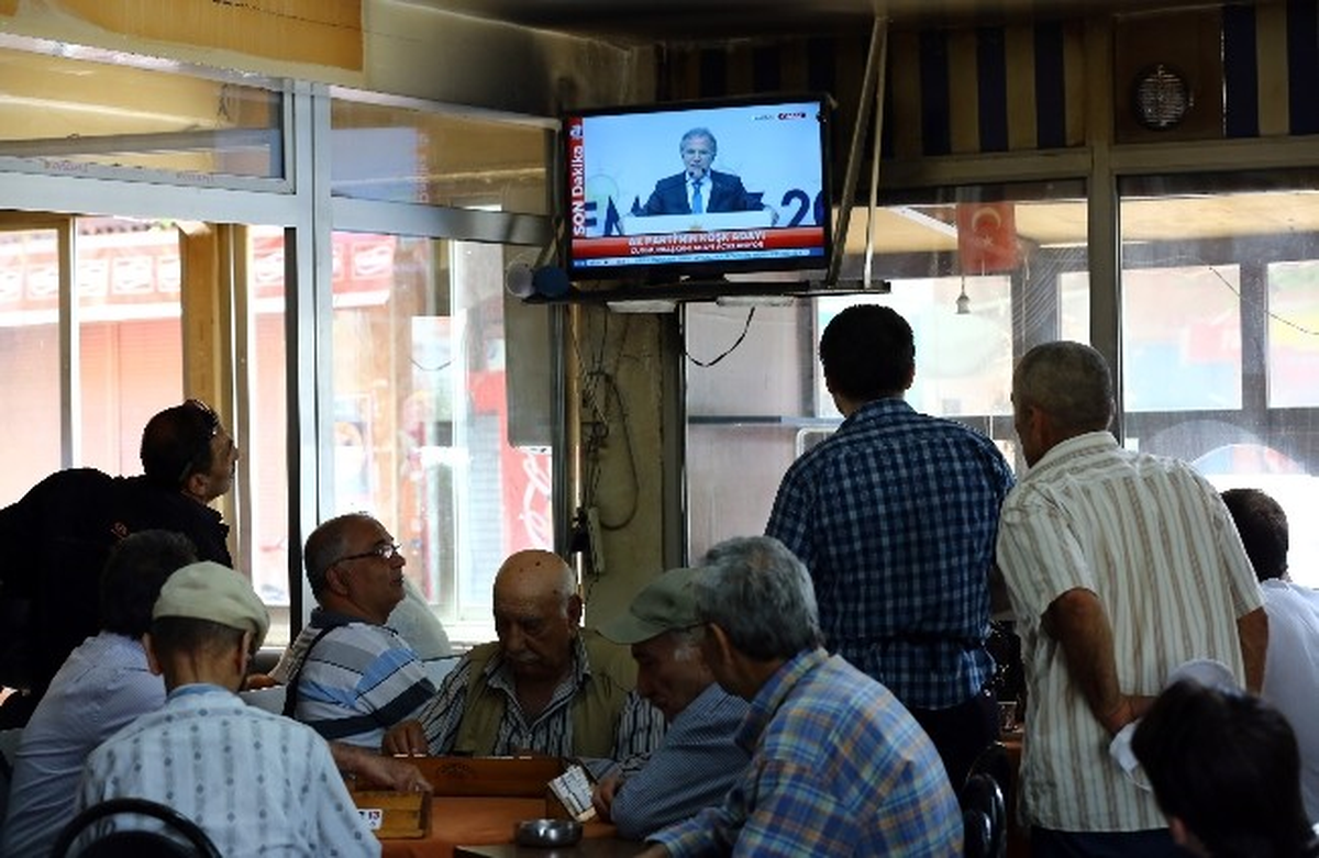 Kasımpaşalılar, Erdoğan\'ın Adaylığının Açıklandığı Sırada Ekrana Kilitlendi