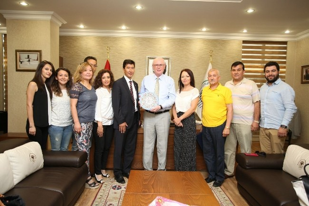 Kırım Gelişim Vakfından Başkan Kazım Kurt\'a Ziyaret