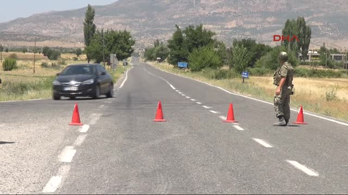 Lice\'de Yine Yol Kapatıldı, 40 Araç Mahsur