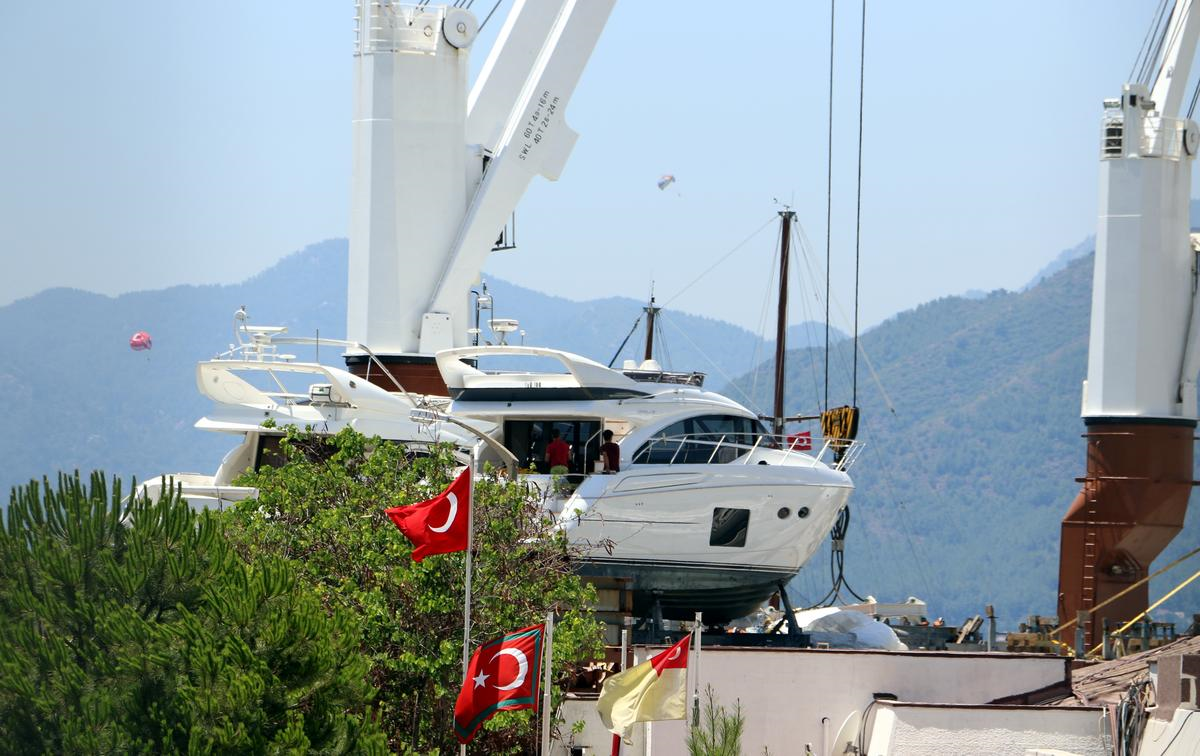 Lüks Yatlar Marmaris\'e Kargo Gemisiyle Geldi