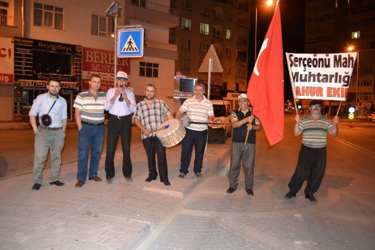 Mahalleliyi Orkestra ile Sahura Kaldırıyorlar
