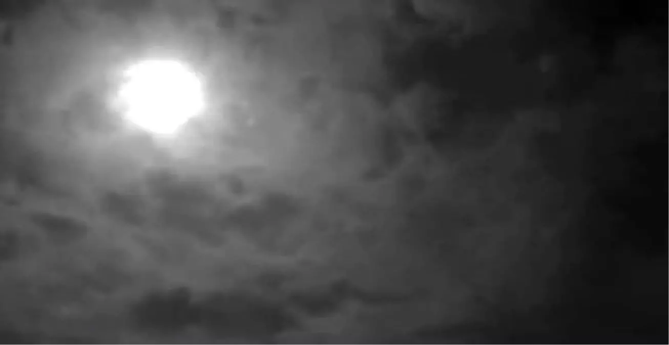 Meteor, Alevler İçinde Kaldı